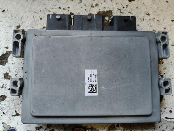 Computer Body Control van een Renault Clio III (BR/CR) 1.2 16V TCe 100 2009