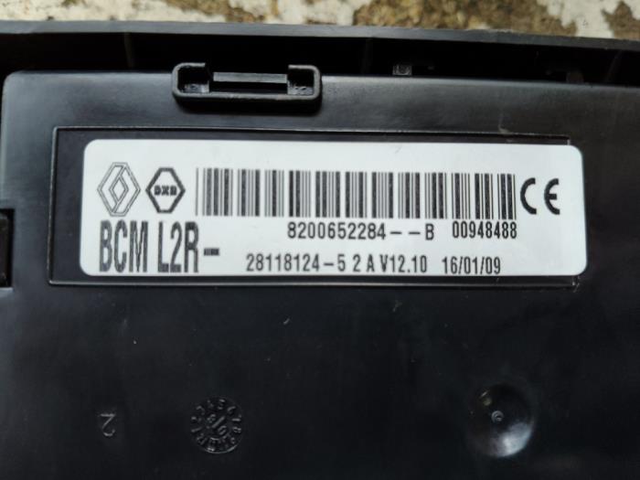 Computer Body Control van een Renault Clio III (BR/CR) 1.2 16V TCe 100 2009