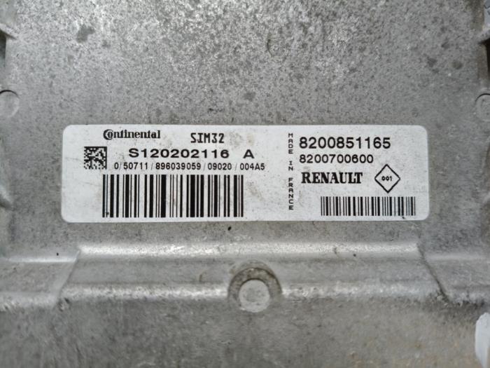 Computer Body Control van een Renault Clio III (BR/CR) 1.2 16V TCe 100 2009