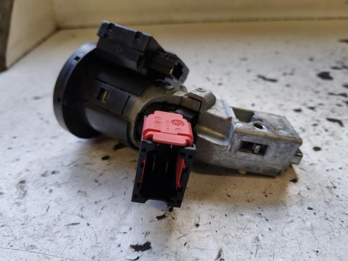 Computer Body Control van een Renault Clio III (BR/CR) 1.2 16V TCe 100 2009