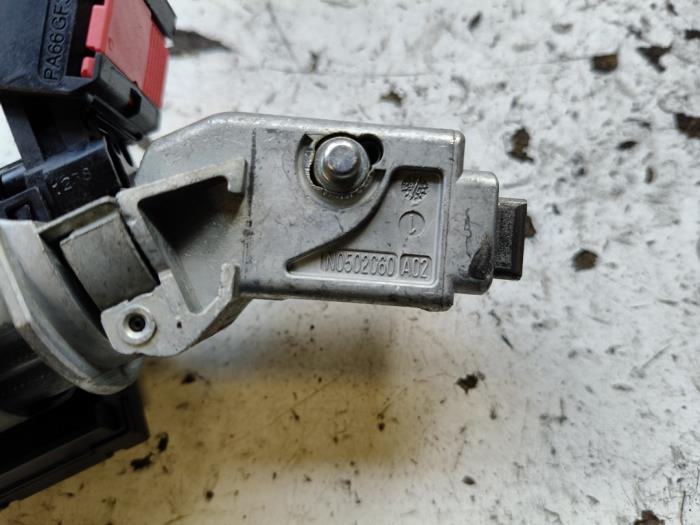 Computer Body Control van een Renault Clio III (BR/CR) 1.2 16V TCe 100 2009