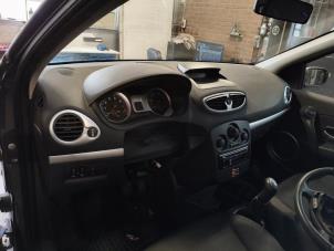 Gebruikte Dashboard Renault Clio III (BR/CR) 1.2 16V TCe 100 Prijs op aanvraag aangeboden door Autodemontage Joko B.V.