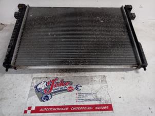 Gebruikte Radiateur Opel Omega B (25/26/27) 2.0i GL Prijs op aanvraag aangeboden door Autodemontage Joko B.V.