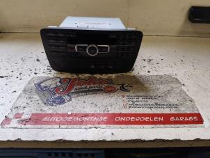 Gebruikte Radio CD Speler Mercedes CLA (117.3) 1.6 CLA-200 16V Prijs op aanvraag aangeboden door Autodemontage Joko B.V.