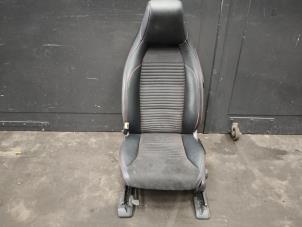 Gebruikte Stoel links Mercedes CLA (117.3) 1.6 CLA-200 16V Prijs op aanvraag aangeboden door Autodemontage Joko B.V.