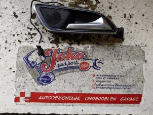 Gebruikte Portiergreep 4Deurs rechts-achter Mercedes CLA (117.3) 1.6 CLA-200 16V Prijs op aanvraag aangeboden door Autodemontage Joko B.V.