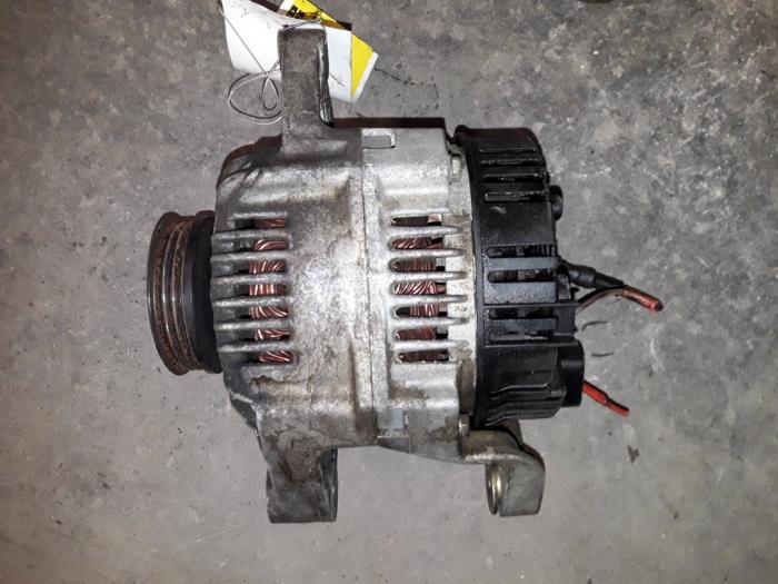 Gebruikte Dynamo Renault Megane (BA) 1.4i RL,RN Prijs op aanvraag aangeboden door Autodemontage Joko B.V.