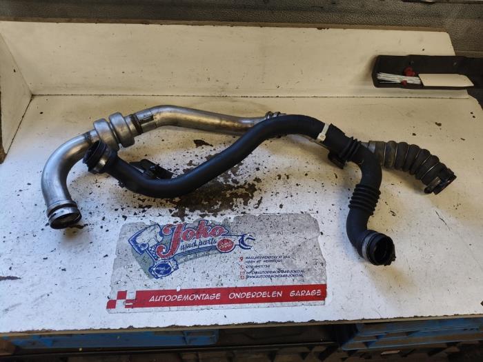 Gebruikte Intercooler Buis Renault Clio III (BR/CR) 1.5 dCi 105 Prijs op aanvraag aangeboden door Autodemontage Joko B.V.