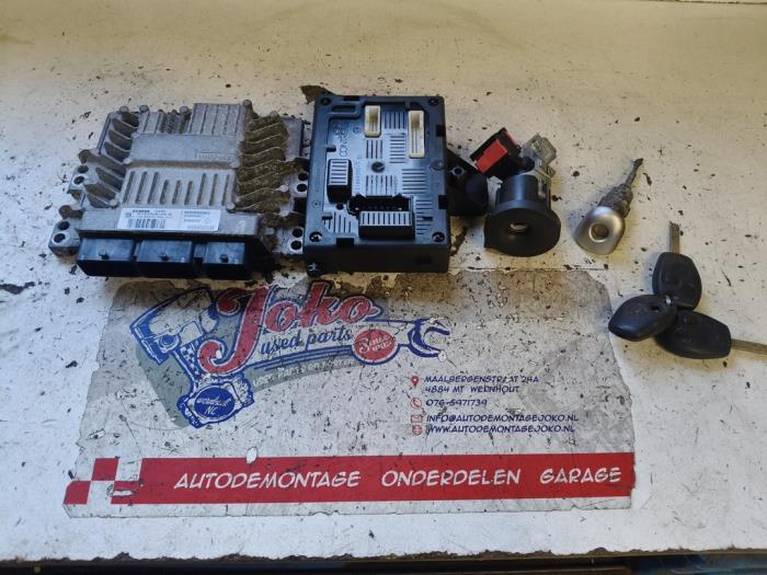 Gebruikte Computer Body Control Renault Clio III (BR/CR) 1.5 dCi 105 Prijs op aanvraag aangeboden door Autodemontage Joko B.V.