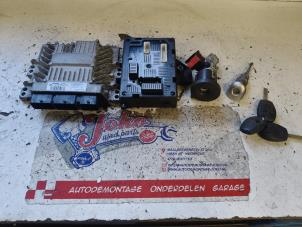 Gebruikte Computer Body Control Renault Clio III (BR/CR) 1.5 dCi 105 Prijs op aanvraag aangeboden door Autodemontage Joko B.V.