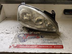 Gebruikte Rechter Koplamp Opel Corsa C (F08/68) 1.3 CDTi 16V Prijs op aanvraag aangeboden door Autodemontage Joko B.V.