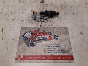 Gebruikte Motor Centrale Deurvergrendeling Ford Fiesta 5 (JD/JH) 1.4 TDCi Prijs op aanvraag aangeboden door Autodemontage Joko B.V.