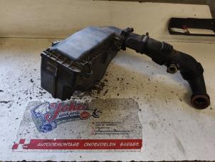 Gebruikte Luchtfilterhuis Peugeot Partner (GC/GF/GG/GJ/GK) 1.6 HDI 75 16V Prijs op aanvraag aangeboden door Autodemontage Joko B.V.