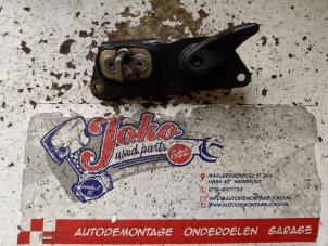 Gebruikte Greep achterdeur Bus-Bestel Peugeot Partner (GC/GF/GG/GJ/GK) 1.6 HDI 75 16V Prijs op aanvraag aangeboden door Autodemontage Joko B.V.