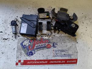 Gebruikte Slotenset Cilinder (compleet) Opel Corsa C (F08/68) 1.4 16V Twin Port Prijs op aanvraag aangeboden door Autodemontage Joko B.V.