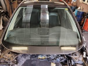 Gebruikte Ruit voor Ford S-Max (GBW) 2.5 Turbo 20V Prijs op aanvraag aangeboden door Autodemontage Joko B.V.