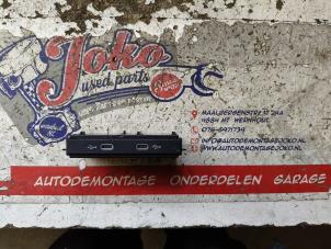 Gebruikte USB module Volkswagen Caddy Cargo V (SBA/SBH) 2.0 TDI BlueMotionTechnology Prijs op aanvraag aangeboden door Autodemontage Joko B.V.