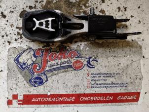 Gebruikte Versnellingsbak Steun Opel Combo Cargo 1.5 CDTI 100 Prijs op aanvraag aangeboden door Autodemontage Joko B.V.