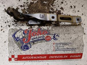 Gebruikte Motorkap Scharnier Opel Combo Cargo 1.5 CDTI 100 Prijs op aanvraag aangeboden door Autodemontage Joko B.V.