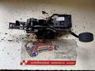 Gebruikte Rempedaal Opel Combo Cargo 1.5 CDTI 100 Prijs op aanvraag aangeboden door Autodemontage Joko B.V.