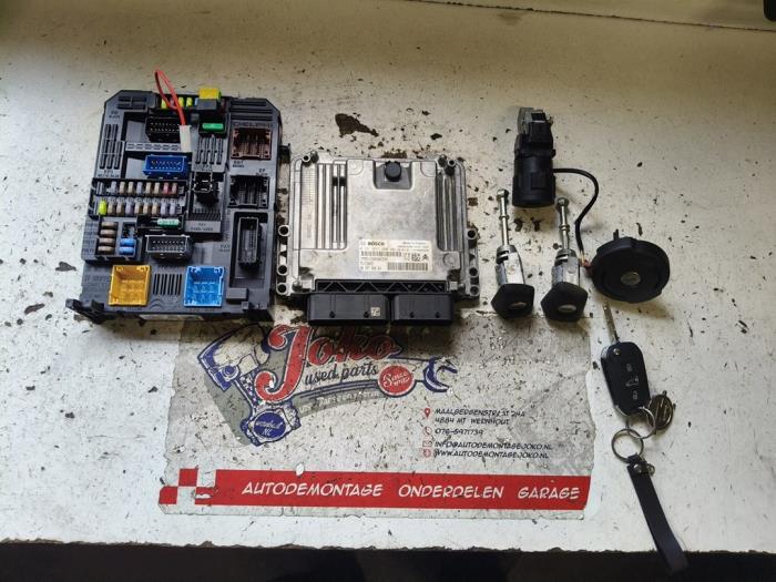 Gebruikte Computer Body Control Opel Combo Cargo 1.5 CDTI 100 Prijs op aanvraag aangeboden door Autodemontage Joko B.V.