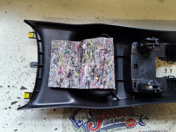 Middenconsoles van een Opel Combo Cargo 1.5 CDTI 100 2022