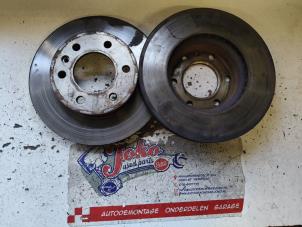 Gebruikte Remschijf voor Mercedes Sprinter 3,5t (906.63) Prijs op aanvraag aangeboden door Autodemontage Joko B.V.