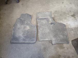 Gebruikte Matten Set Mercedes Sprinter 3,5t (906.63) Prijs op aanvraag aangeboden door Autodemontage Joko B.V.