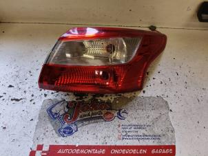 Gebruikte Achterlicht rechts Ford Focus 3 1.6 EcoBoost 16V 150 Prijs op aanvraag aangeboden door Autodemontage Joko B.V.