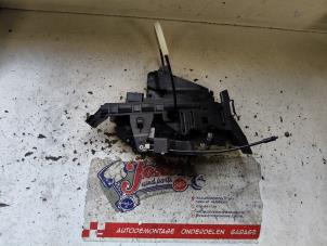 Gebruikte Deurslot Mechaniek 4Deurs links-achter Ford Kuga I 2.0 TDCi 16V Prijs op aanvraag aangeboden door Autodemontage Joko B.V.