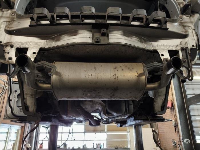 Gebruikte Uitlaat Einddemper Ford Kuga I 2.0 TDCi 16V Prijs op aanvraag aangeboden door Autodemontage Joko B.V.