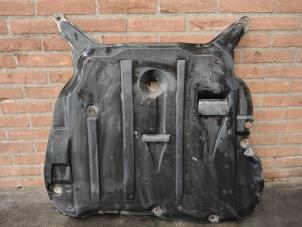 Gebruikte Motor Beschermplaat Volvo XC90 I 2.4 D5 20V Prijs op aanvraag aangeboden door Autodemontage Joko B.V.