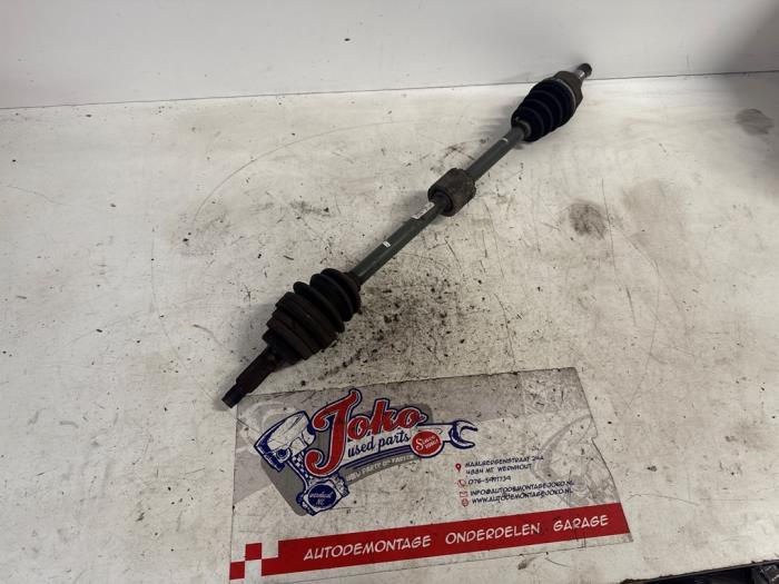 Gebruikte Aandrijfas rechts-voor Suzuki Alto (RF410) 1.1 16V Prijs op aanvraag aangeboden door Autodemontage Joko B.V.