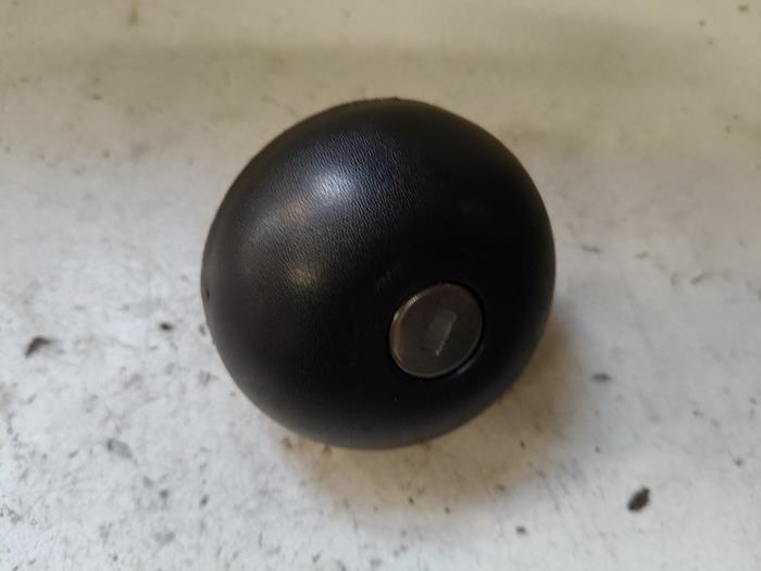 Computer Body Control van een Renault Twingo II (CN) 1.2 16V 2010