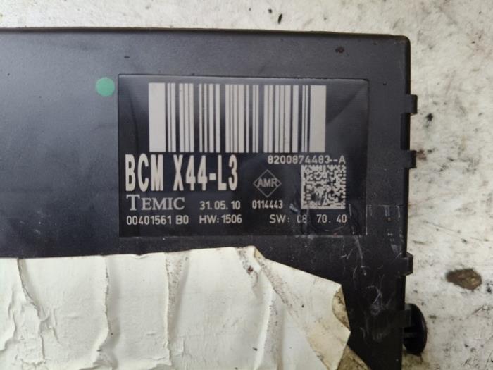 Computer Body Control van een Renault Twingo II (CN) 1.2 16V 2010