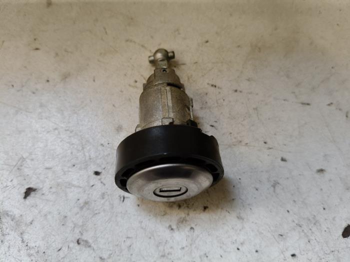 Computer Body Control van een Renault Twingo II (CN) 1.2 16V 2010