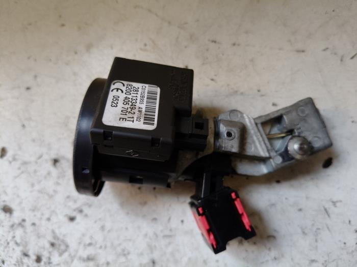 Computer Body Control van een Renault Twingo II (CN) 1.2 16V 2010