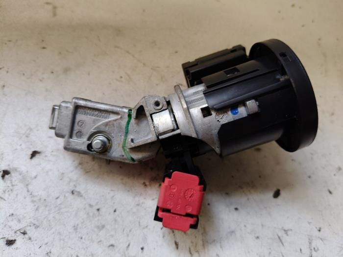 Computer Body Control van een Renault Twingo II (CN) 1.2 16V 2010