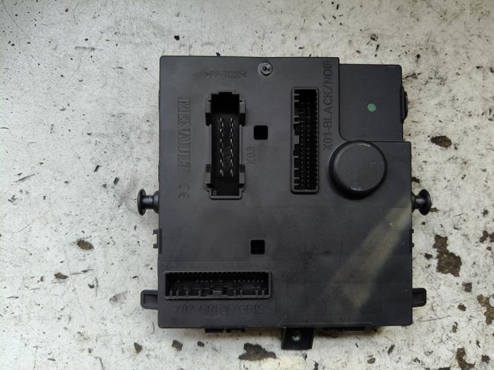 Computer Body Control van een Renault Twingo II (CN) 1.2 16V 2010