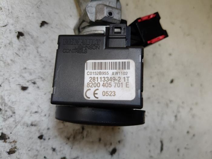 Computer Body Control van een Renault Twingo II (CN) 1.2 16V 2010