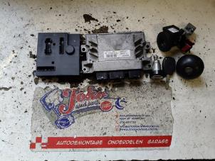 Gebruikte Module Bodycontrol Renault Twingo II (CN) 1.2 16V Prijs op aanvraag aangeboden door Autodemontage Joko B.V.
