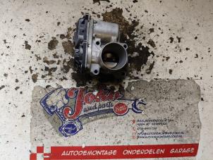 Gebruikte Gasklephuis Renault Twingo II (CN) 1.2 16V Prijs op aanvraag aangeboden door Autodemontage Joko B.V.