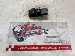 Gebruikte Ruit schakelaar elektrisch Opel Agila (B) 1.2 16V Prijs op aanvraag aangeboden door Autodemontage Joko B.V.
