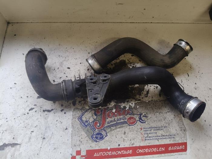 Gebruikte Intercooler Slang Mercedes C (W203) 2.2 C-220 CDI 16V Prijs op aanvraag aangeboden door Autodemontage Joko B.V.