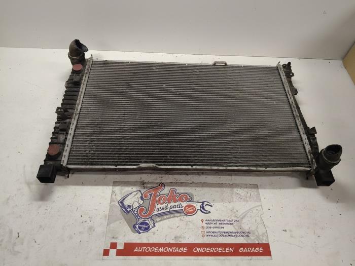 Gebruikte Radiateur Mercedes C (W203) 2.2 C-220 CDI 16V Prijs op aanvraag aangeboden door Autodemontage Joko B.V.