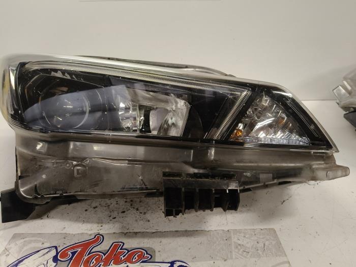 Koplamp rechts van een Nissan Leaf (ZE1) 39/40kWh 2017