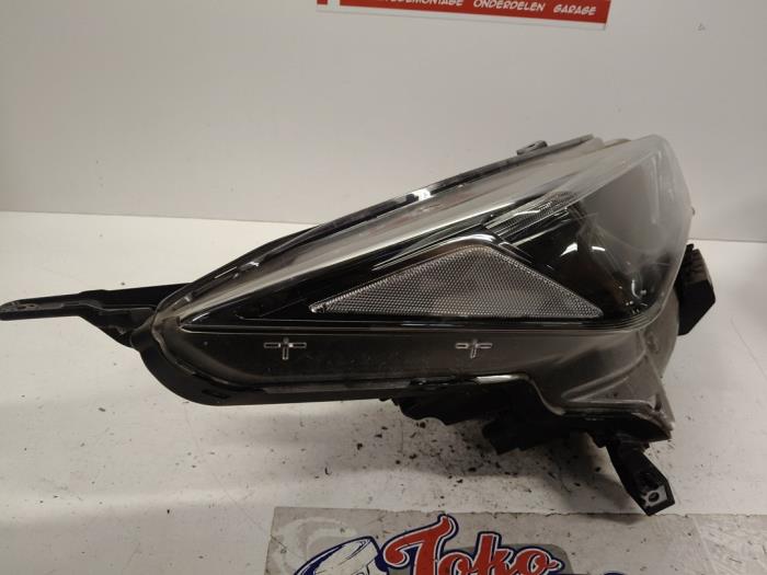 Koplamp rechts van een Nissan Leaf (ZE1) 39/40kWh 2017