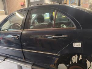 Gebruikte Deur 4Deurs links-achter Mercedes C (W203) 2.2 C-220 CDI 16V Prijs op aanvraag aangeboden door Autodemontage Joko B.V.