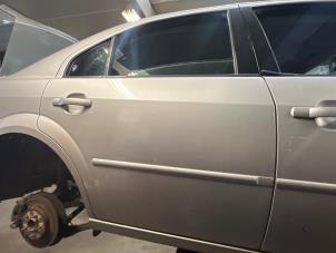 Gebruikte Deur 4Deurs rechts-achter Ford Mondeo III 2.0 TDCi/TDDi 115 16V Prijs op aanvraag aangeboden door Autodemontage Joko B.V.