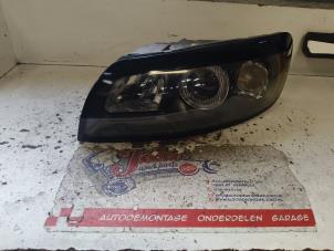 Gebruikte Koplamp links Volvo C30 (EK/MK) 1.6 D 16V Prijs op aanvraag aangeboden door Autodemontage Joko B.V.